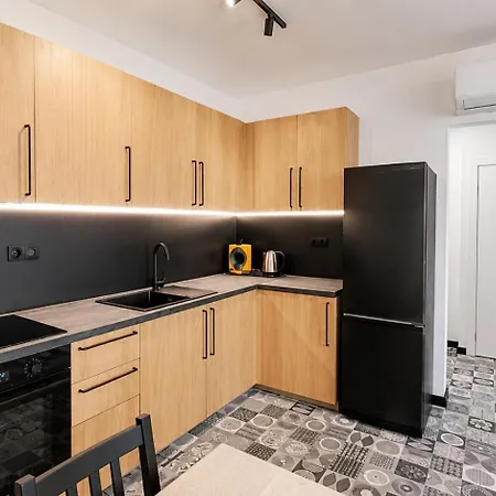 Park 1br W/free Parking & Heated Pool *