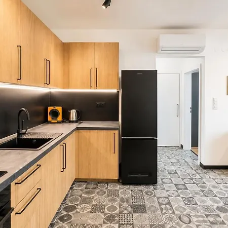 Park 1br W/free Parking & Heated Pool 公寓 瓦爾納