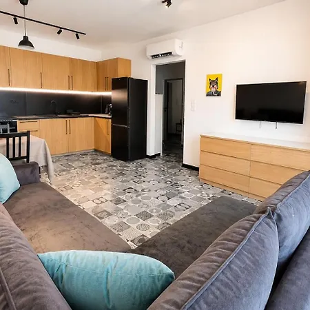 Park 1br W/free Parking & Heated Pool * 瓦爾納